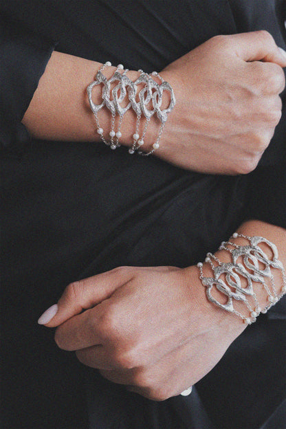 Aphrodite cuff